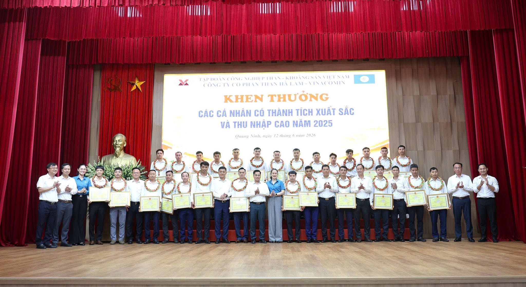 Công ty CP Than Hà Lầm tổ chức Hội nghị tổng kết nhiều phong trào thi đua và tuyên dương các cá nhân tiêu biểu