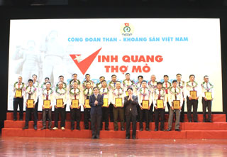 THAN HÀ LẦM: HAI TẬP THỂ VÀ MỘT CÁ NHÂN ĐƯỢC VINH DANH TẠI CHƯƠNG TRÌNH “Vinh quang thợ mỏ - dấu ấn Tháng công nhân” NĂM 2019.