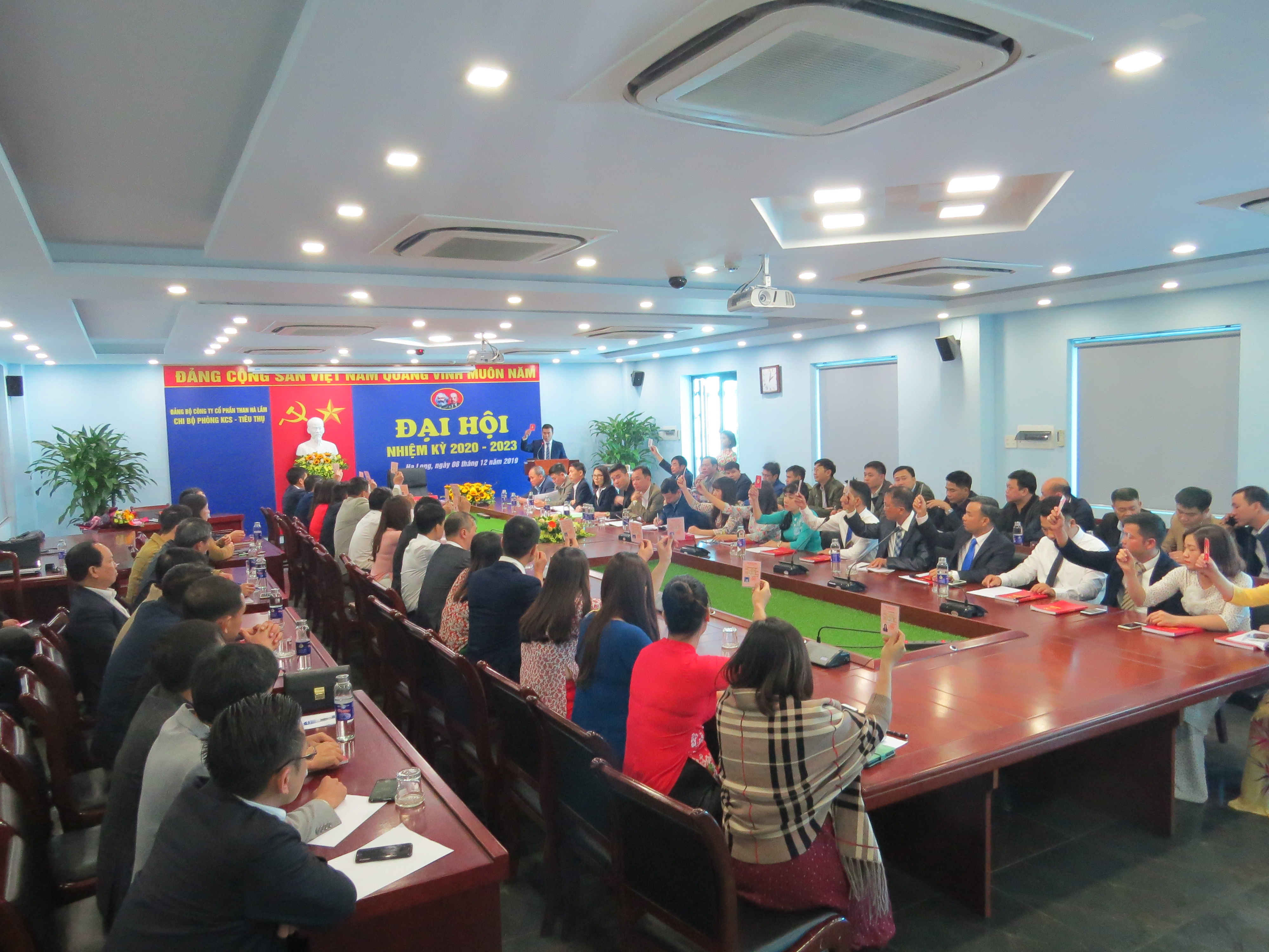 ĐẢNG BỘ CÔNG TY CỔ PHẦN THAN HÀ LẦM TỔ CHỨC ĐẠI HỘI ĐIỂM TẠI CHI BỘ PHÒNG KCS – TIÊU THỤ