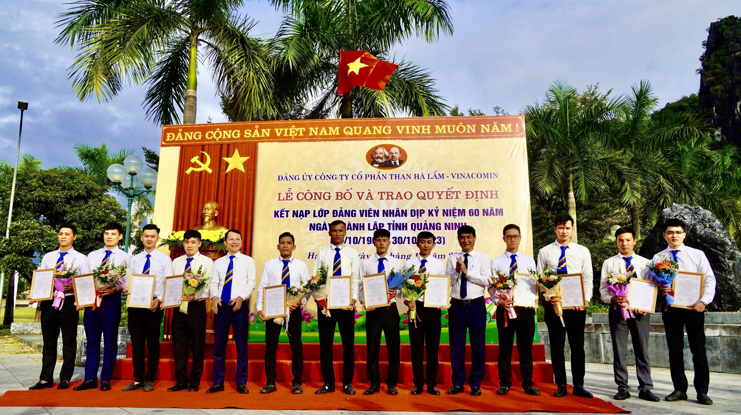 Kết nạp Lớp đảng viên nhân dịp kỷ niệm 60 năm Ngày thành lập tỉnh Quảng Ninh (30/10/1963 - 30/10/2023).